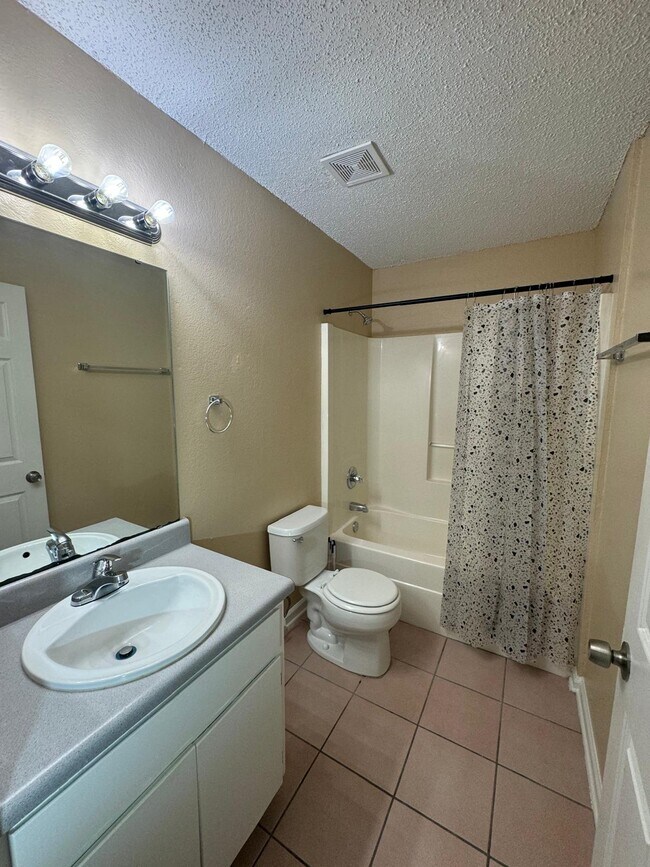Foto del edificio - 1100 Greentree Ct