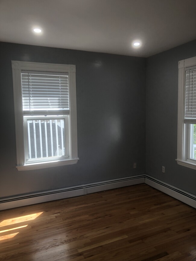 Building Photo - 817 Dorchester Ave