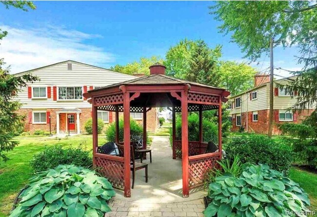 Foto del edificio - 721 W Maple Rd