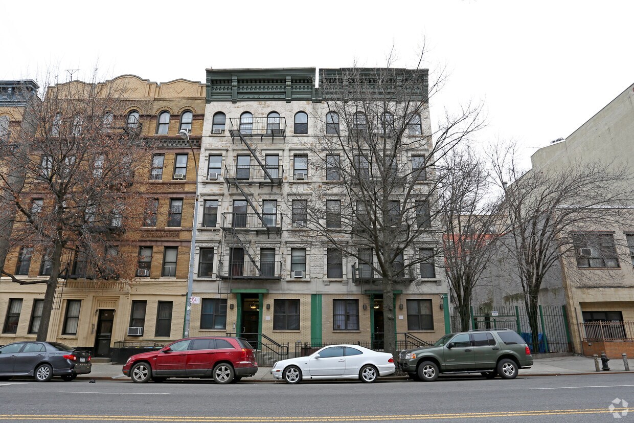 Building Photo - 315 W 116th St