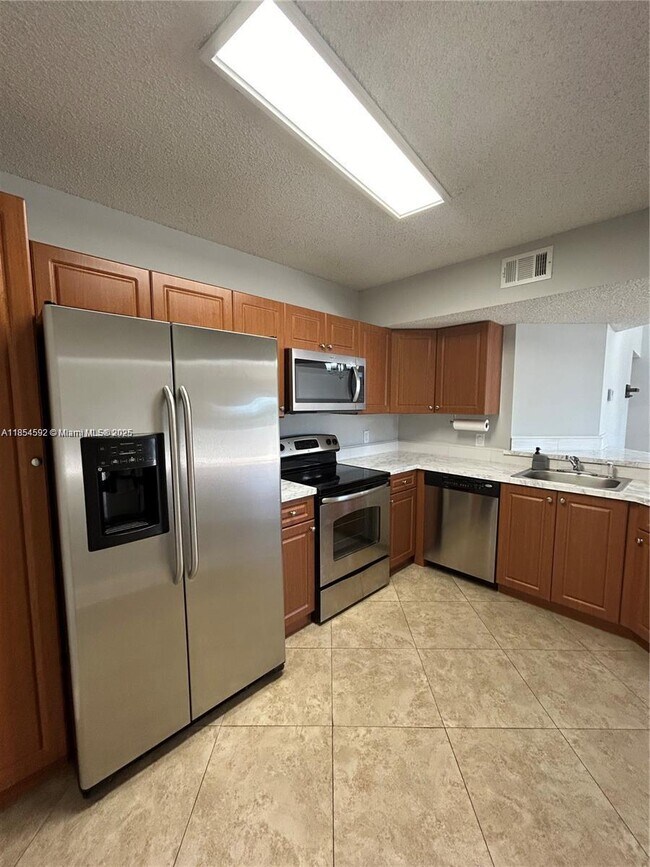 Foto del edificio - 8821 Wiles Rd