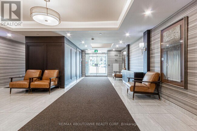 Building Photo - 125-125 Shoreview Pl