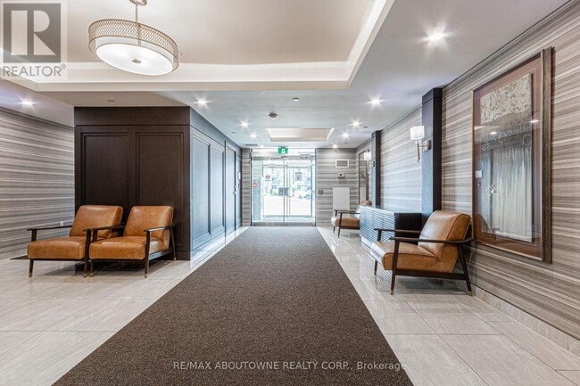 Building Photo - 125 Shoreview Pl