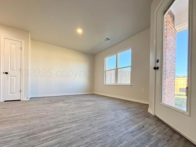 Foto del edificio - 3002 Knoll Dr