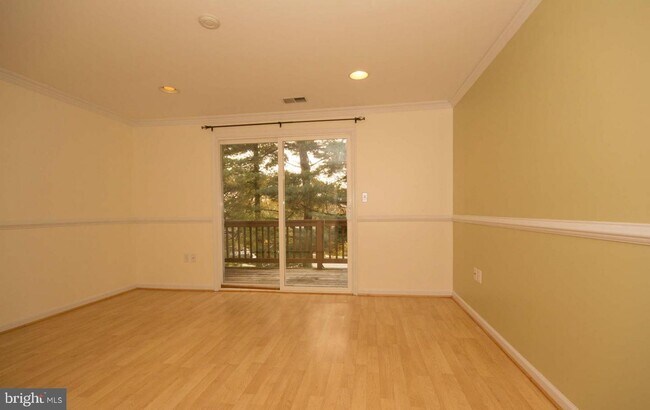 Foto del edificio - 72 Carroll View Ave