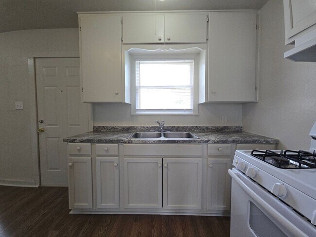 Foto del edificio - COMING SOON!