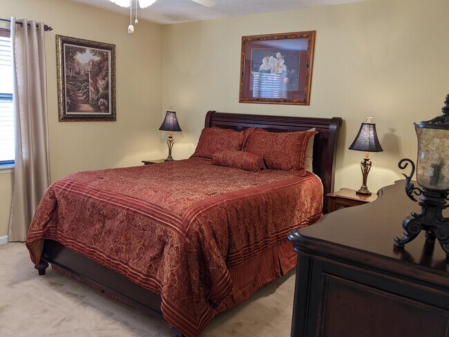 Primary Queen Bedroom with Full Bathroom - 116 Shenandoah Dr