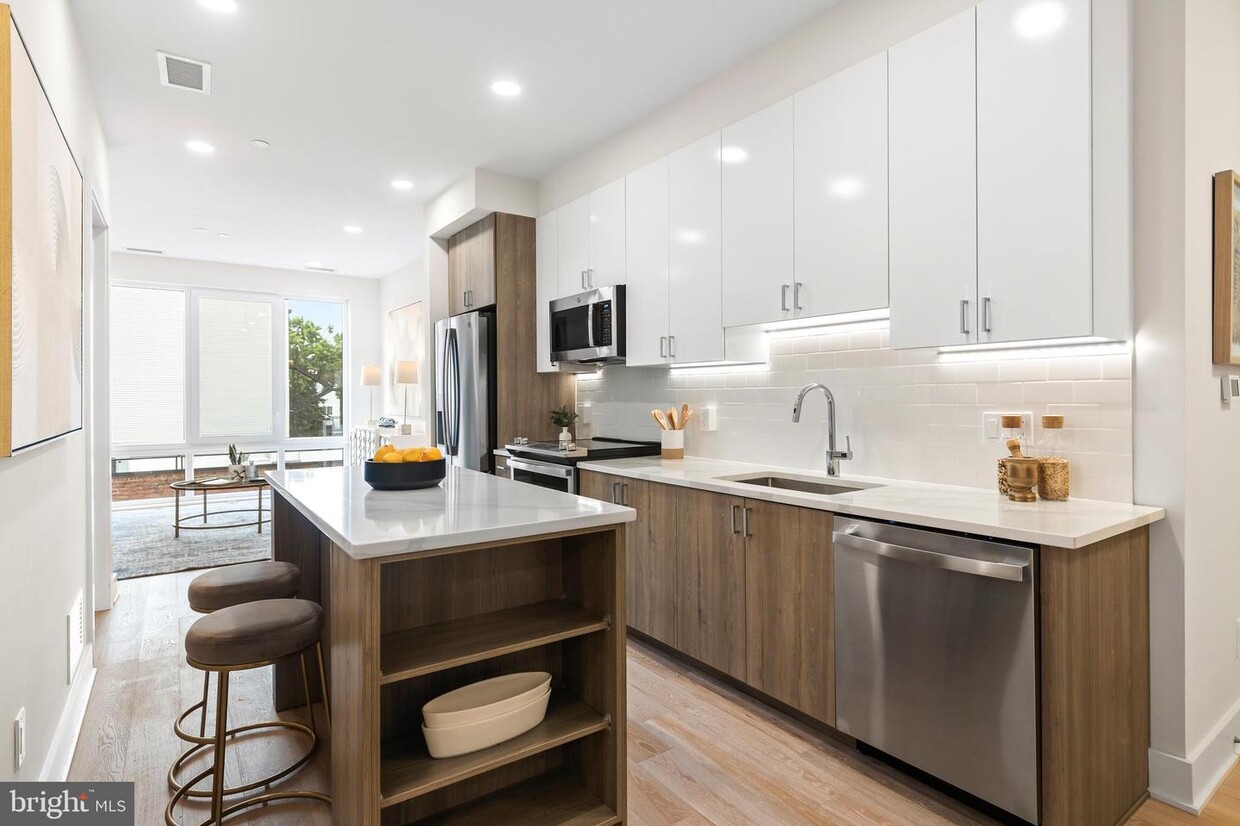 Foto principal - 5508 7th St NW