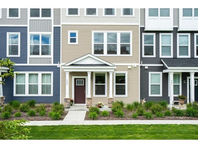 Building Photo - 585 Satori Way