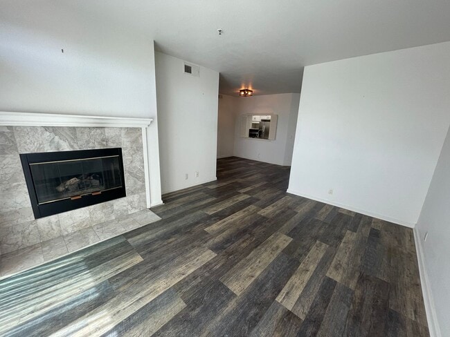 Building Photo - Welcome to this beautiful 2-bedroom, 2.5-b...
