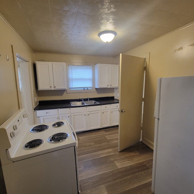 Foto del edificio - NEAR CHRISTIAN PARK 3BR/1BA HOUSE!