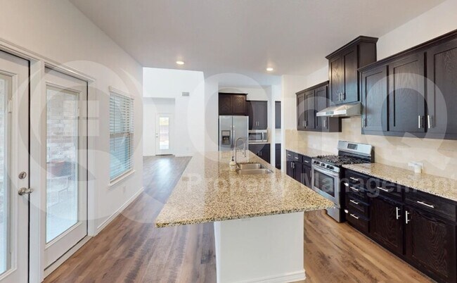 Building Photo - 2141 Miramar Dr