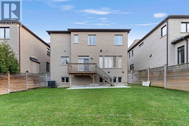 Building Photo - 21 Day Lily Cres