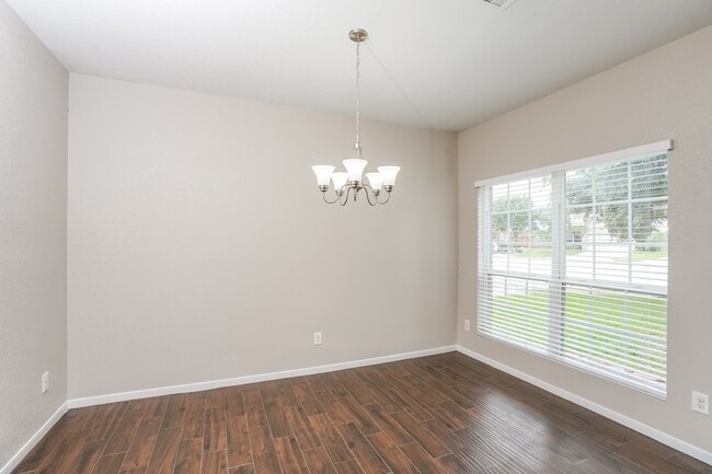 Foto del edificio - 14815 Hillside Woods Ct