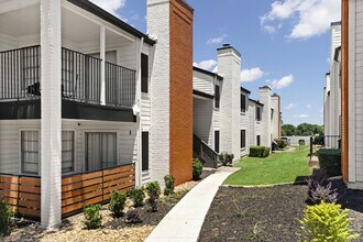 Building Photo - Flats on Mill