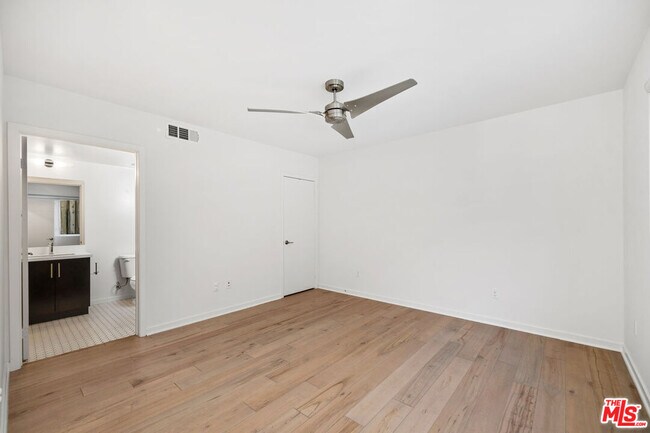 Building Photo - 2920 Rowena Ave