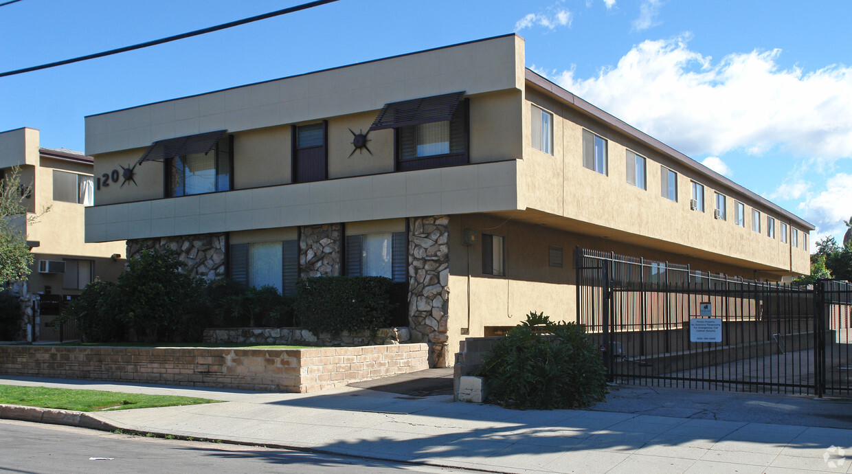 Primary Photo - 120 Chester Ave