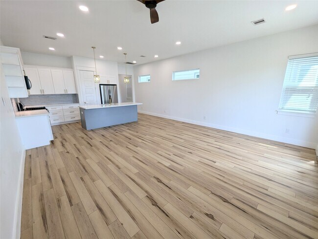 Building Photo - 4913 Fisk St