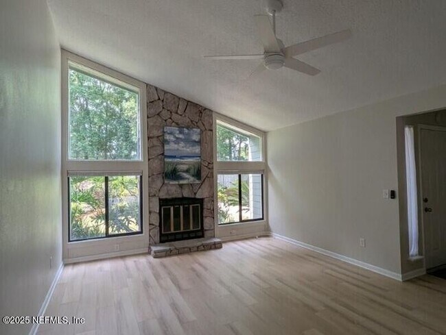 Building Photo - 4515 Carolyn Cove Ln N