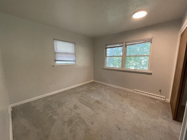 Building Photo - 536 13th St