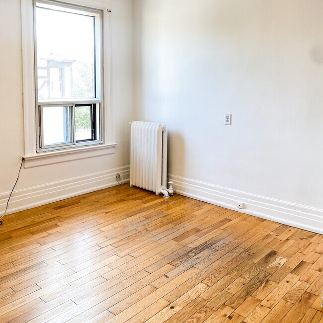 Photo du bâtiment - 301 Rue Wilbrod St