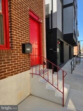 Building Photo - 1558 N Randolph St