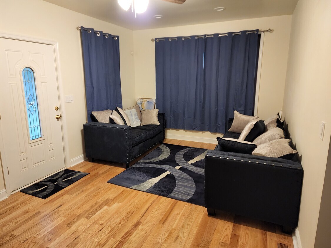 Primary Photo - 4121 Hayes St NE