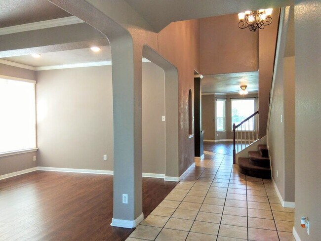 Building Photo - **APPLICATION RECEIVED** 4 bedroom 2.5 bat...