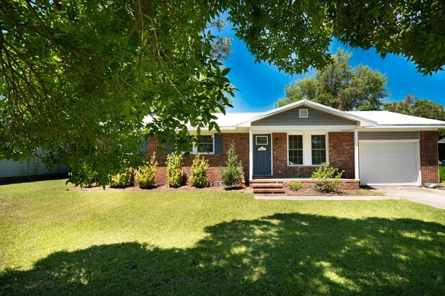 Building Photo - 218 Forestview Dr