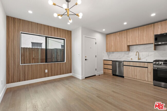 Building Photo - 1444 S Crescent Heights Blvd
