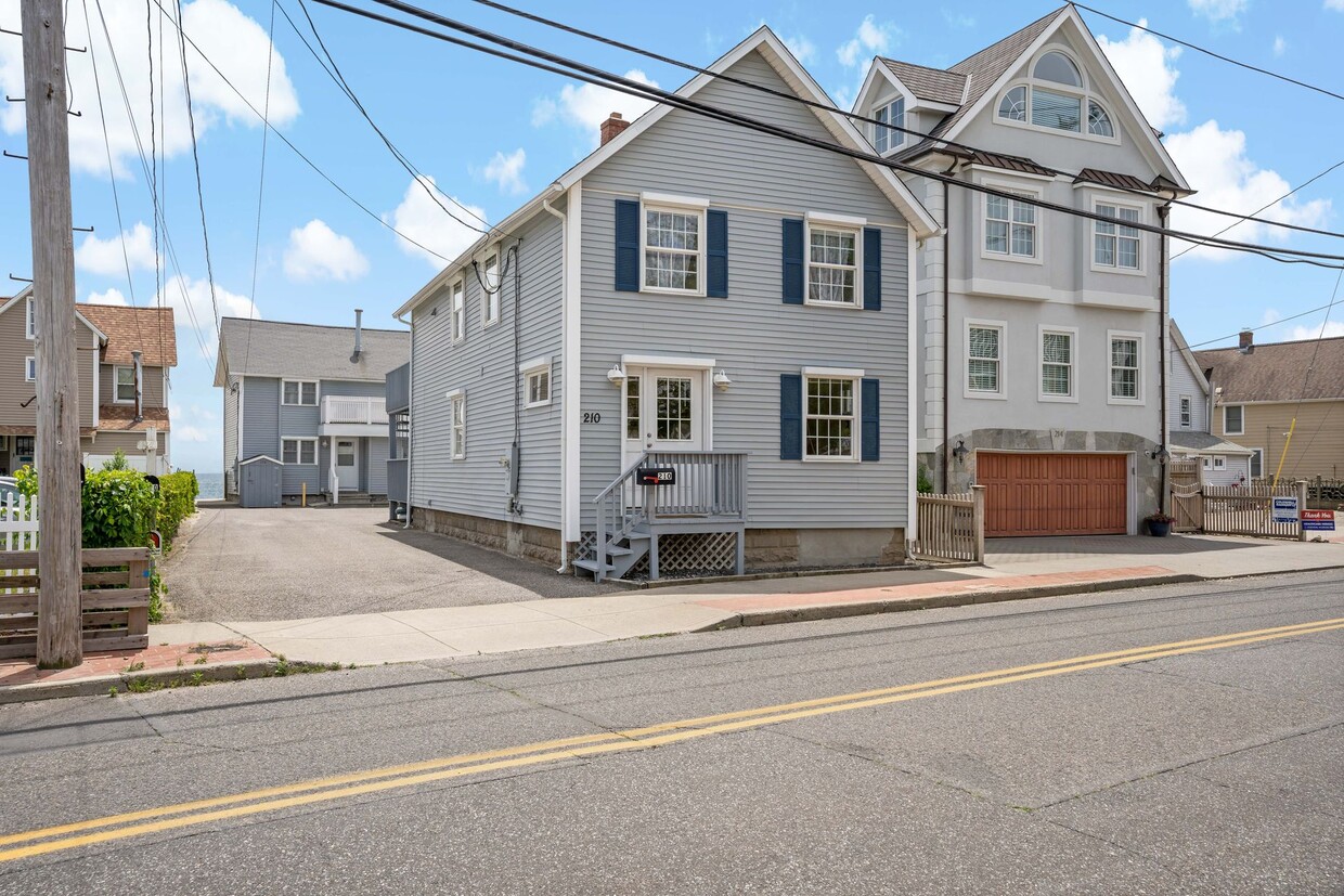 Primary Photo - 210 Broadway