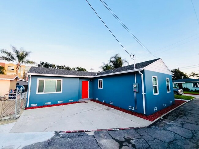 Building Photo - 2 bedroom plus a bonus room