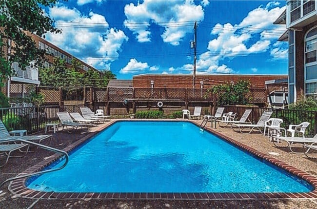 Foto del edificio - 4225 W Pine Blvd