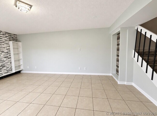 Building Photo - 4039 Palm Bay Cir