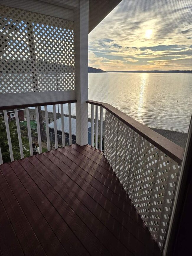 Foto del edificio - Henderson Bay Beachfront Home with Breatht...