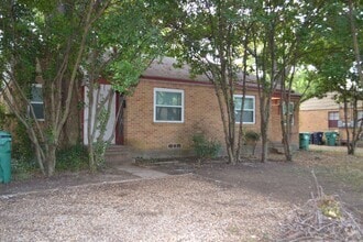 Building Photo - 904 Denton St