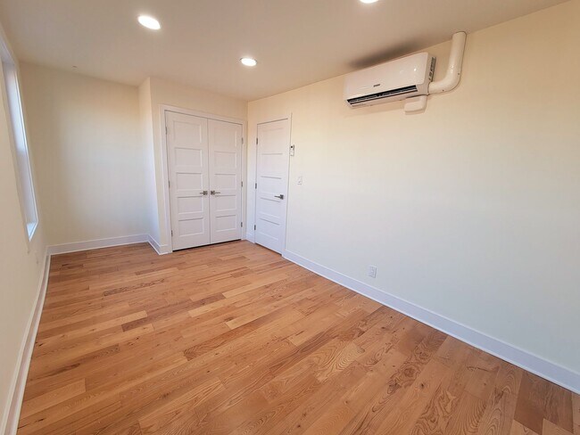Foto del edificio - Beautiful fully renovated  2 bedroom available in Fairmount area!