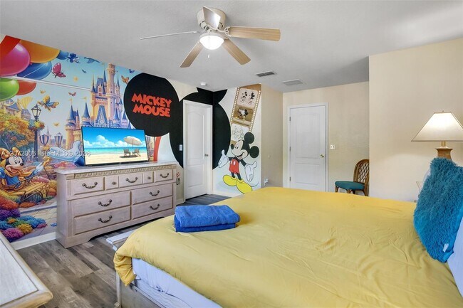 Foto del edificio - 17833 Woodcrest Way
