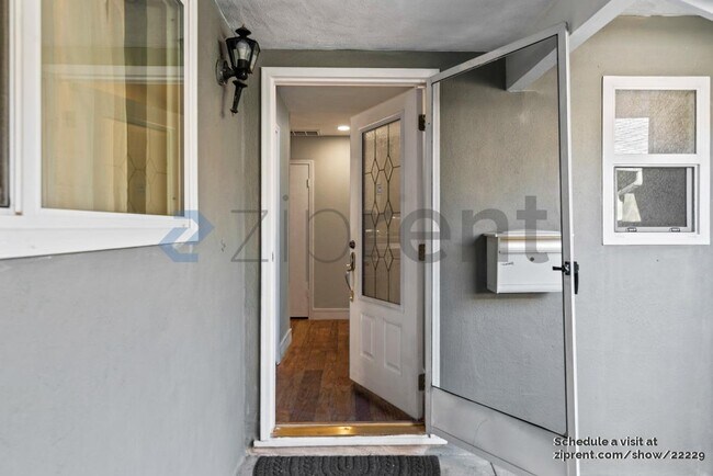 Foto del edificio - 1688 Merrill Dr