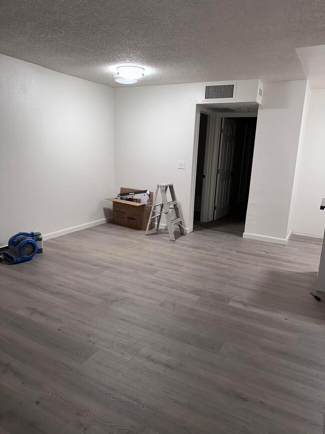 Foto del edificio - 7501 Whitsett Ave