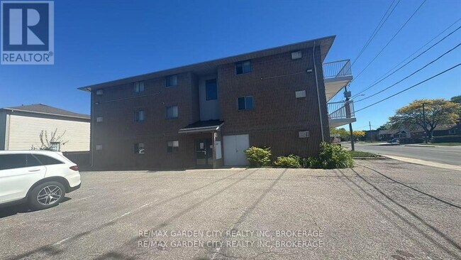Photo du bâtiment - 210 Pelham Rd