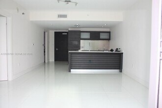 Building Photo - 200 Biscayne Blvd Way