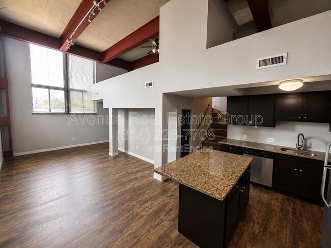 Building Photo - 1523 S 10th St