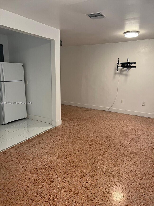 Foto del edificio - 200 NE 108th St