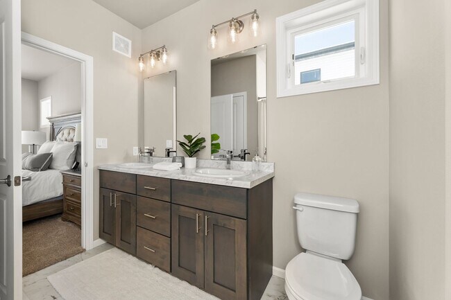 Foto del edificio - 4-bedroom, 3-bathroom West Fargo Single-Family Home w/ 3 Stall Garage
