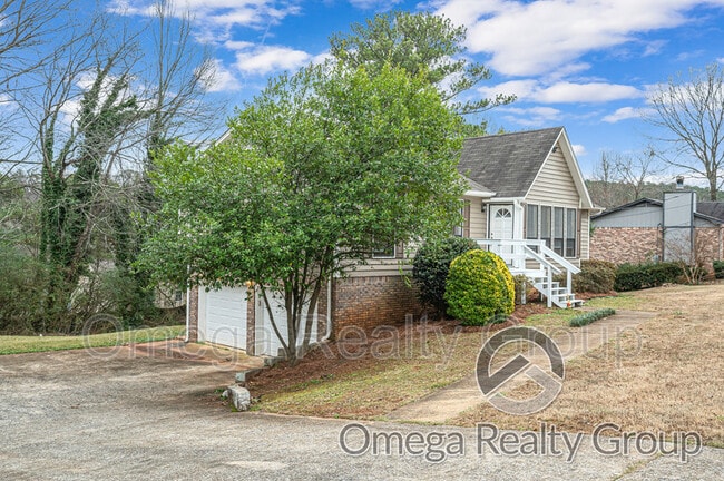 Building Photo - 2561 Redwood Ln