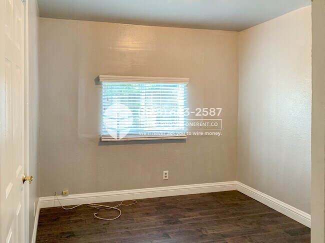 Foto del edificio - 209 E Hazel St