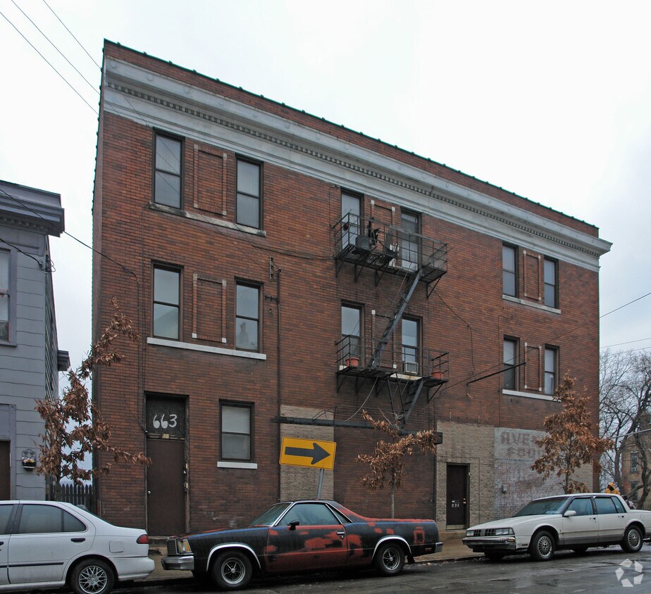 Primary Photo - 663-665 W McMicken Ave