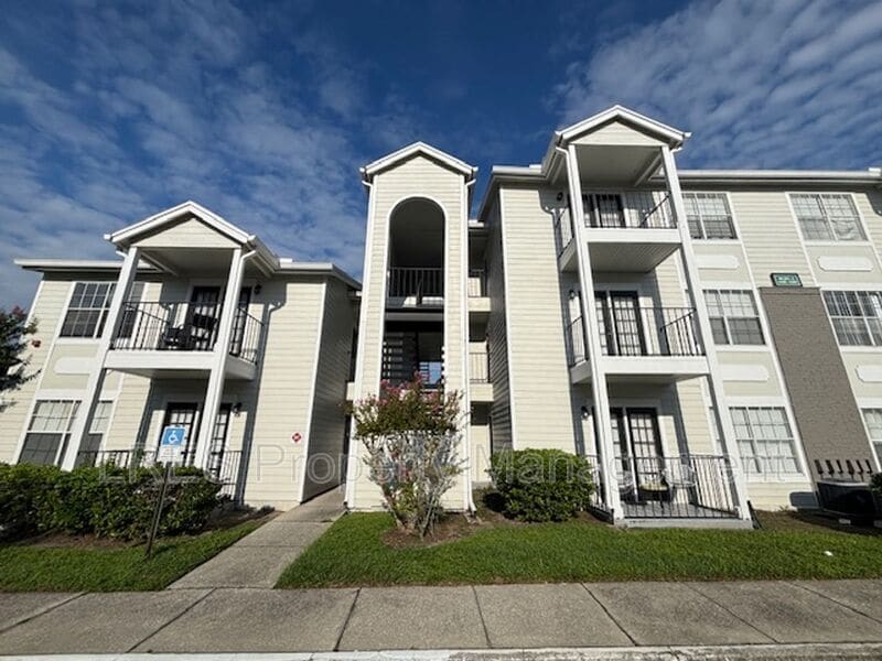 Primary Photo - 2550 N Alafaya Trail