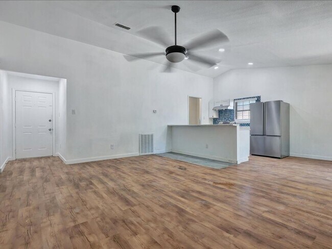 Foto del edificio - 3-bedroom, 2-bath home